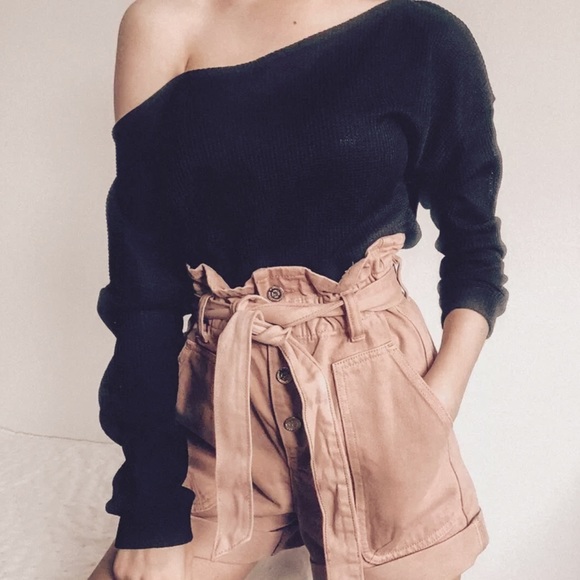 ❌SOLD❌ Zara Paperbag Shorts - Picture 2 of 5